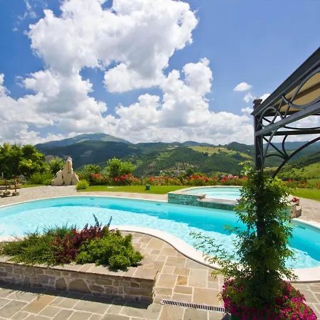 Pleasant In With Shared Pool * Apecchio